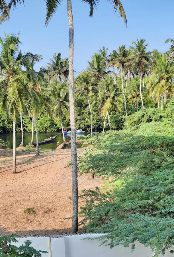 Poovar Sea View Rooms And Boating Family & Couple Only Zewnętrze zdjęcie