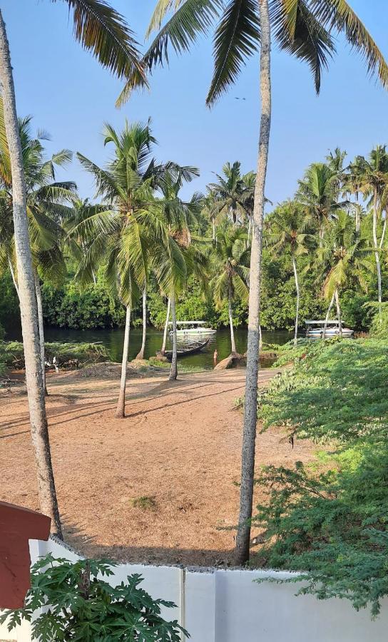 Poovar Sea View Rooms And Boating Family & Couple Only Zewnętrze zdjęcie